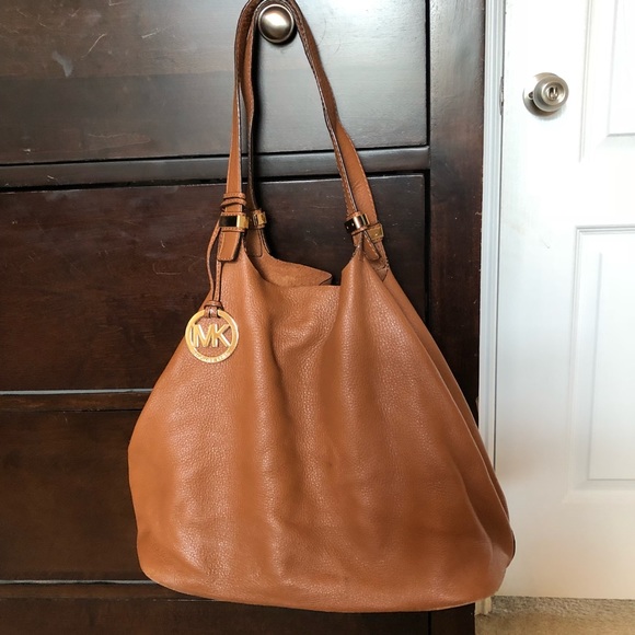 Michael Kors Handbags - 🛍 Michael Kors Brown Leather Hobo Bag